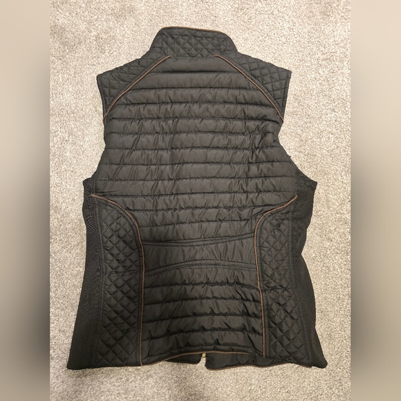 YMI Ladies Size Large Vest Black Brown Gold Hardware Zipper Pockets Fuzzy Lining - Picture 2 of 8